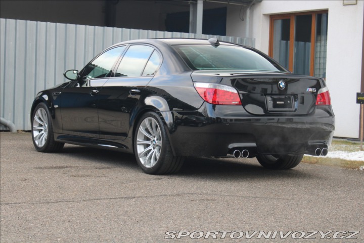 BMW M5 5,0 E60 V10 2005