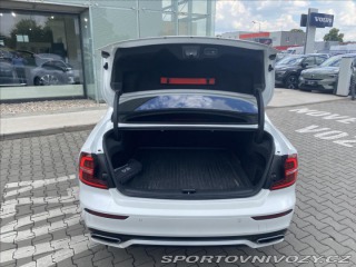 Volvo S60 2,0 B5 FWD benzin R-Desig 2019