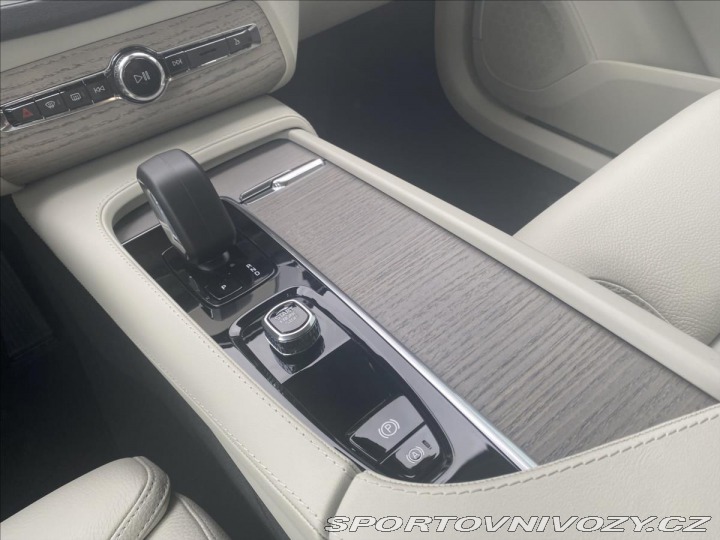 Volvo Ostatní modely XC90 2,0 B5 AWD Plus Bright Po 2024
