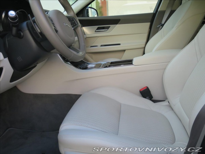 Jaguar XF Předváděcí vůz Prestige 2020