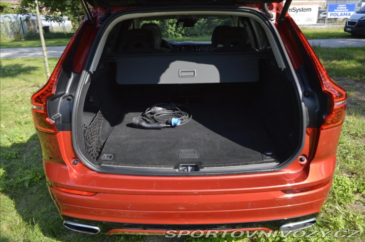 Volvo Ostatní modely XC60 2,0 T8 Twin Engine AWD Au 2020