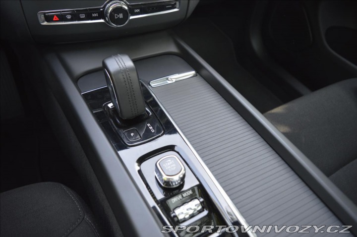 Volvo Ostatní modely XC60 2,0 T8 Twin Engine AWD Au 2020