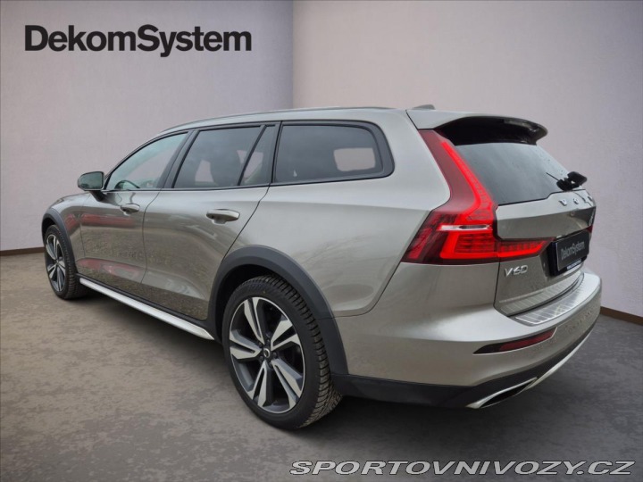 Volvo V60 2,0 B5 AWD Cross Country 2021