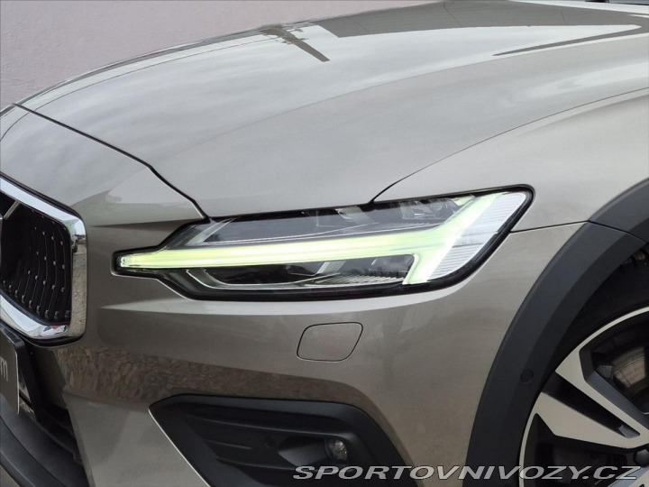 Volvo V60 2,0 B5 AWD Cross Country 2021