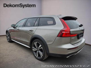Volvo V60 2,0 B5 AWD Cross Country 2021