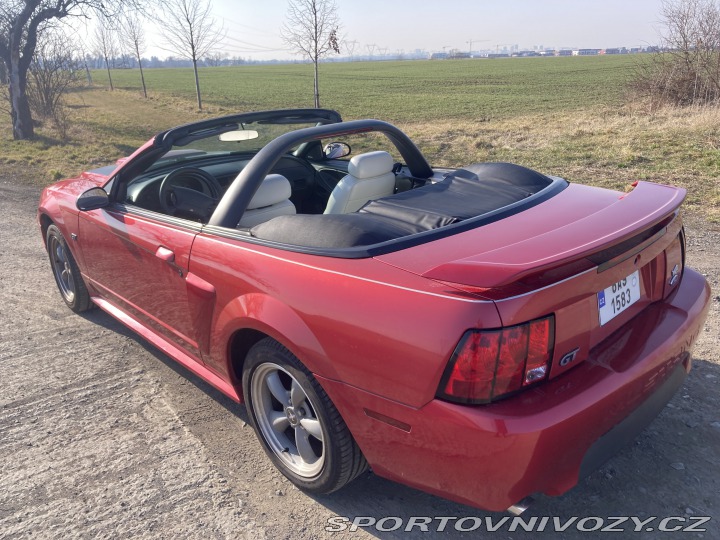 Ford Mustang GT Convertible V8 2002