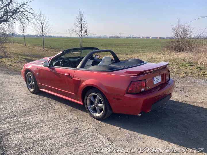 Ford Mustang GT Convertible V8 2002