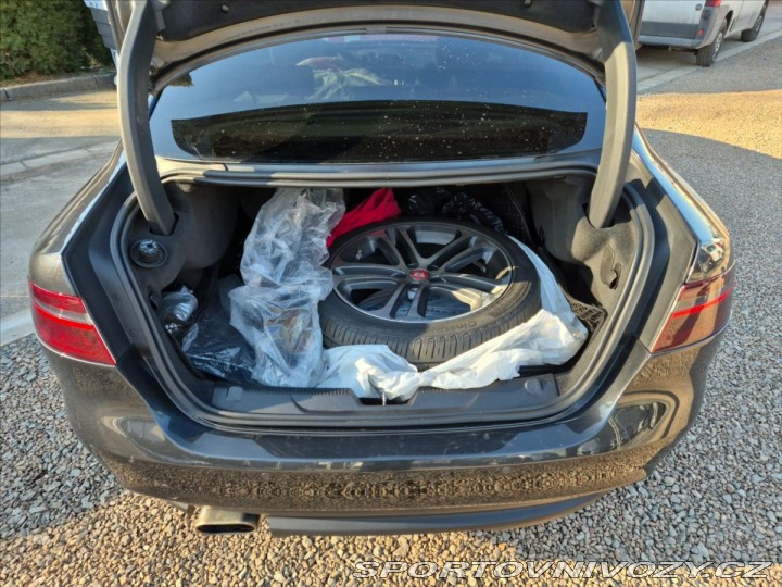 Jaguar XE 2,0 20d 180k R-SPORT AUTO 2015
