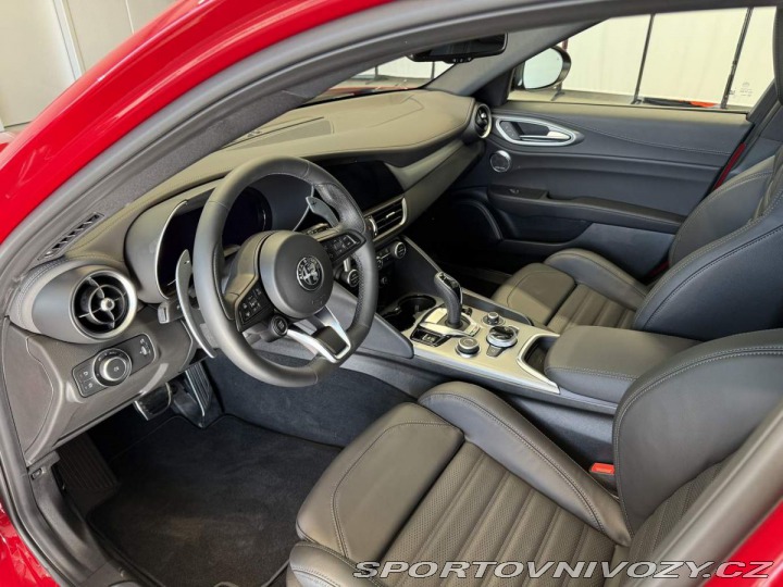 Alfa Romeo Giulia Veloce 2.0 Turbo 280k AT8 2025