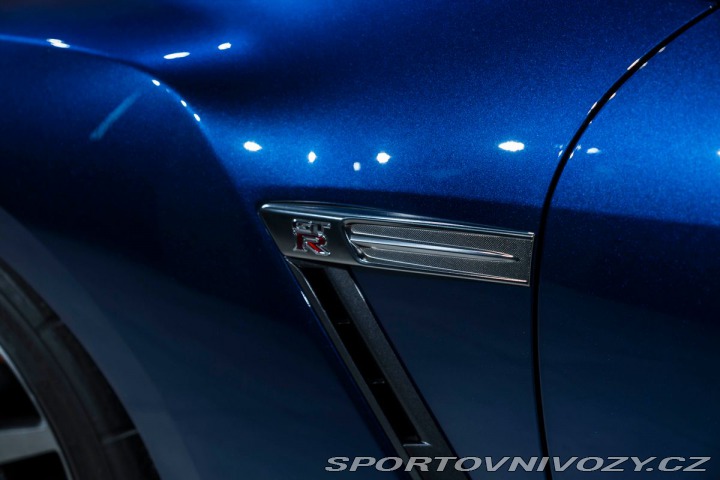 Nissan GT-R Black Edition 2012