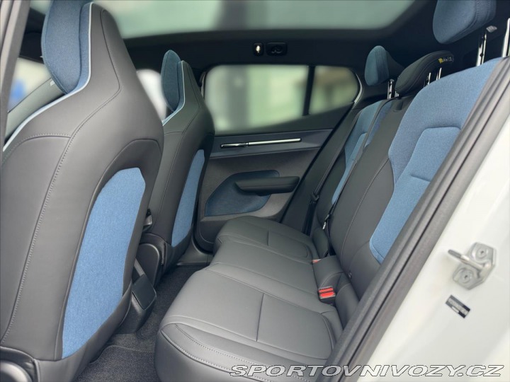 Volvo EX30 CC Twin Mot Perf Ultra 02 2025