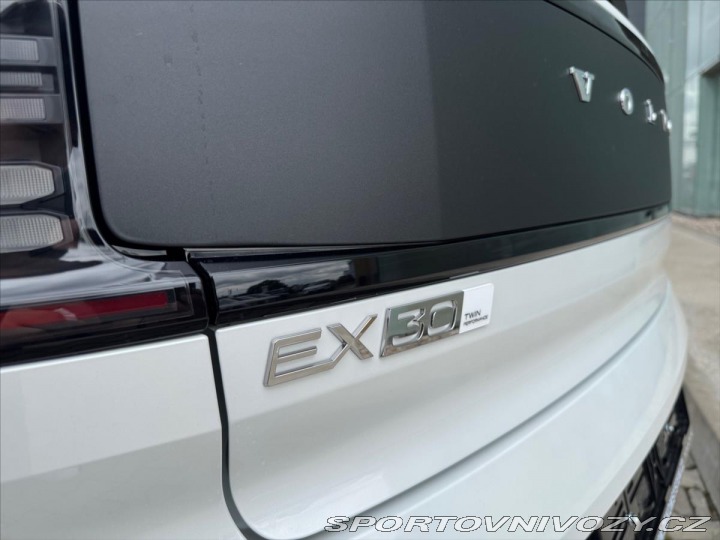 Volvo EX30 CC Twin Mot Perf Ultra 02 2025