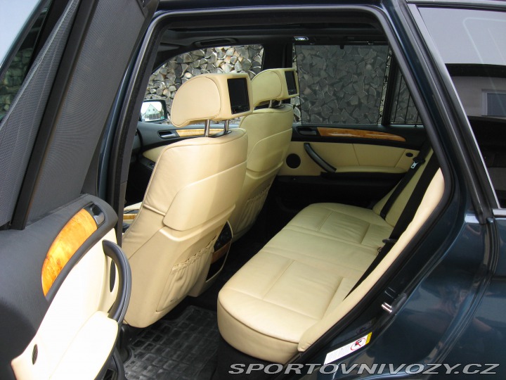 BMW X5 4.8 is 2005