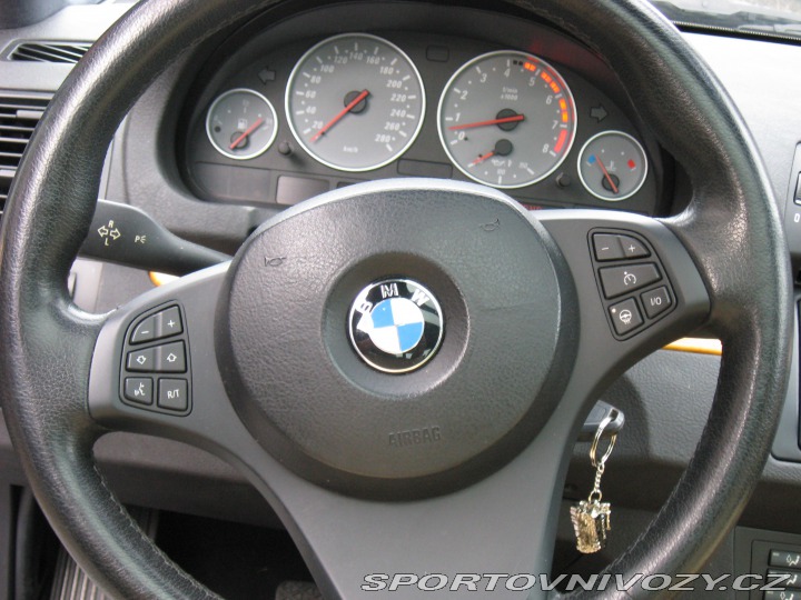 BMW X5 4.8 is 2005