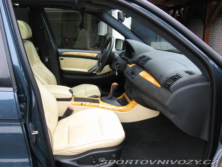 BMW X5 4.8 is 2005