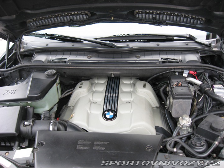 BMW X5 4.8 is 2005