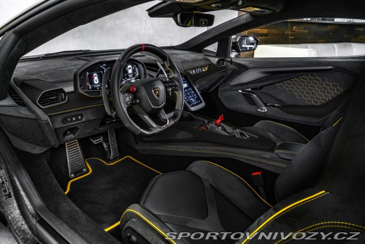 Lamborghini Revuelto  2024