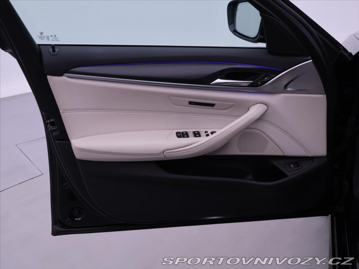 BMW 5 3,0 530d xDrive AT Tourin 2021