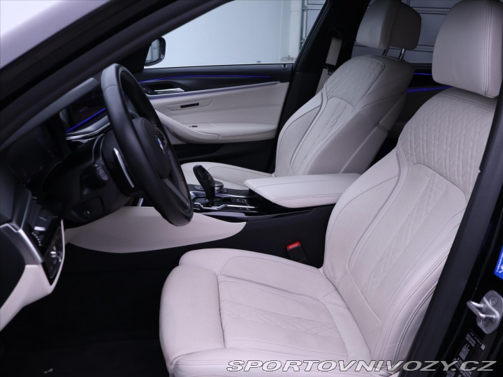BMW 5 3,0 530d xDrive AT Tourin 2021
