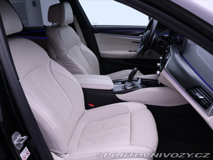 BMW 5 3,0 530d xDrive AT Tourin 2021