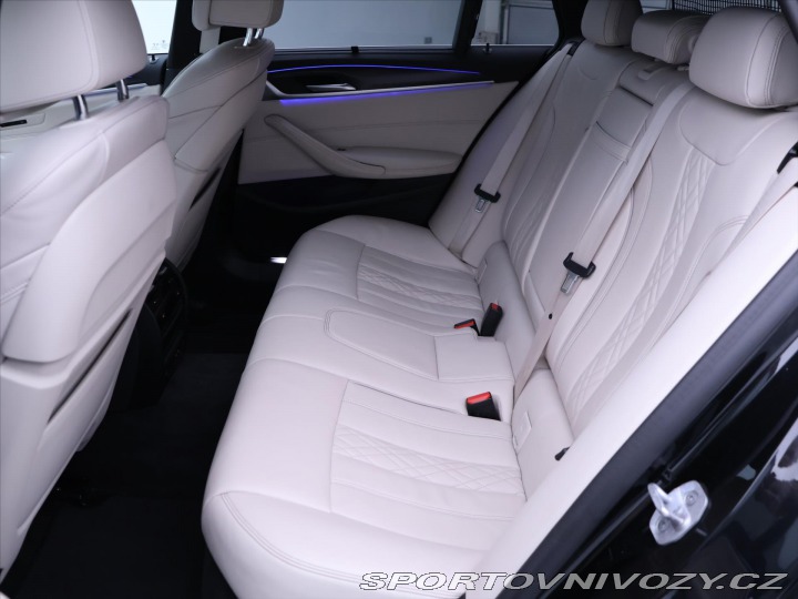 BMW 5 3,0 530d xDrive AT Tourin 2021