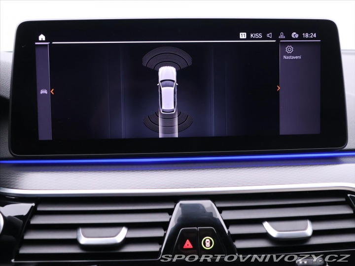 BMW 5 3,0 530d xDrive AT Tourin 2021