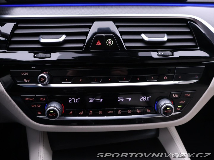 BMW 5 3,0 530d xDrive AT Tourin 2021
