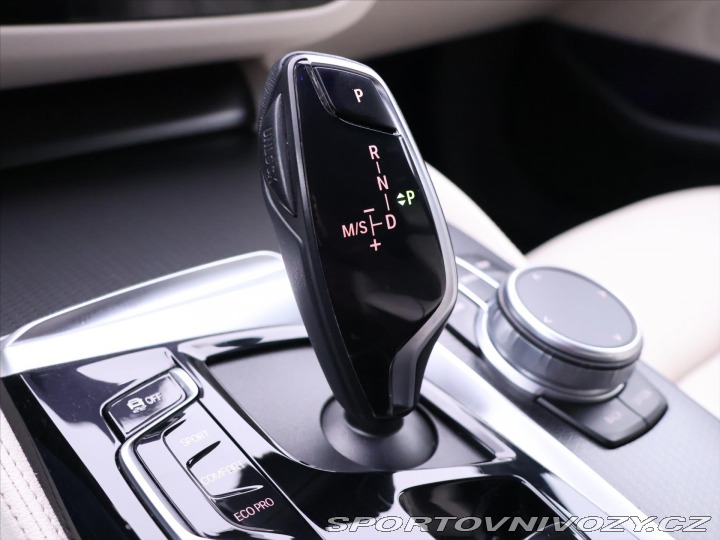 BMW 5 3,0 530d xDrive AT Tourin 2021
