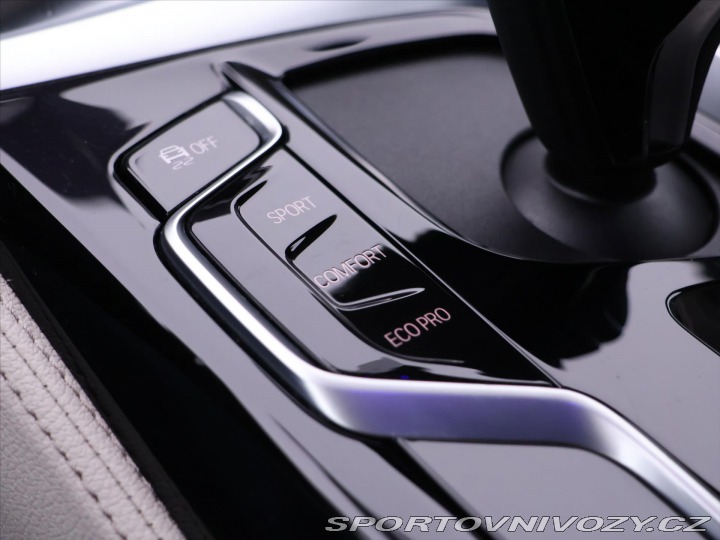 BMW 5 3,0 530d xDrive AT Tourin 2021