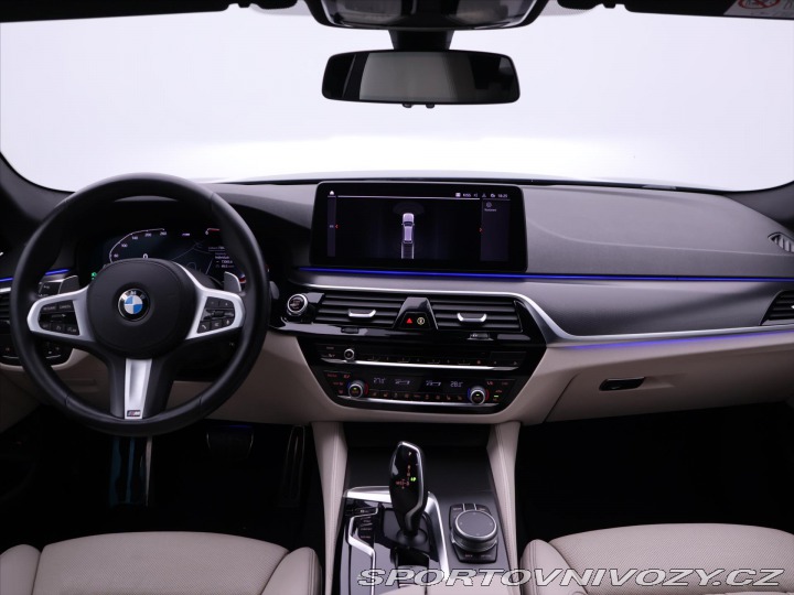 BMW 5 3,0 530d xDrive AT Tourin 2021