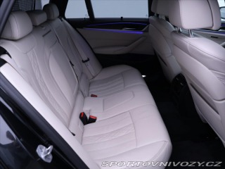 BMW 5 3,0 530d xDrive AT Tourin 2021