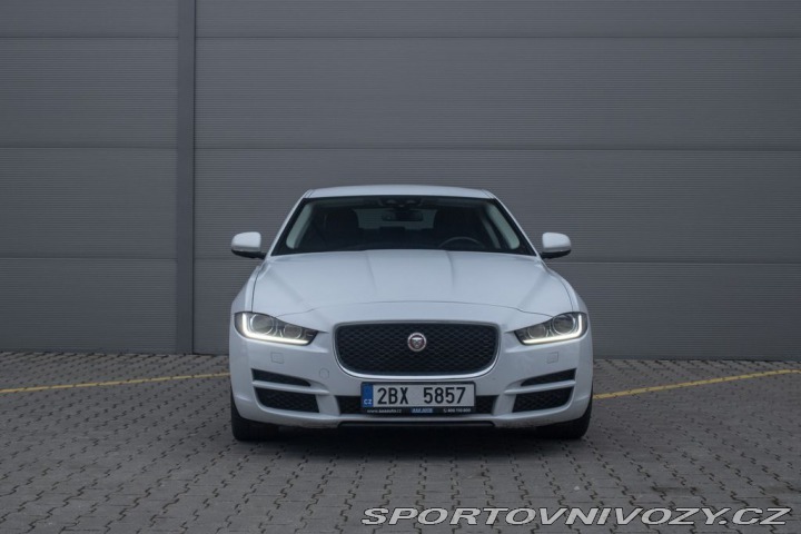 Jaguar XE Akontace od 0% 2015