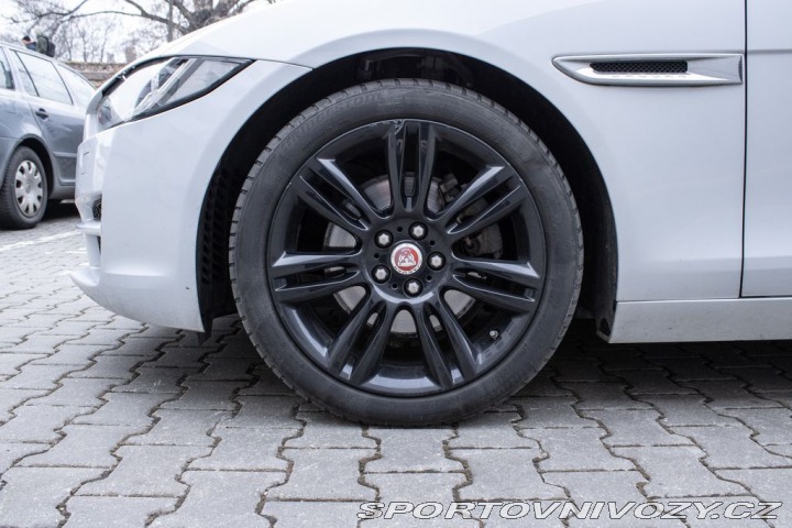 Jaguar XE Akontace od 0% 2015