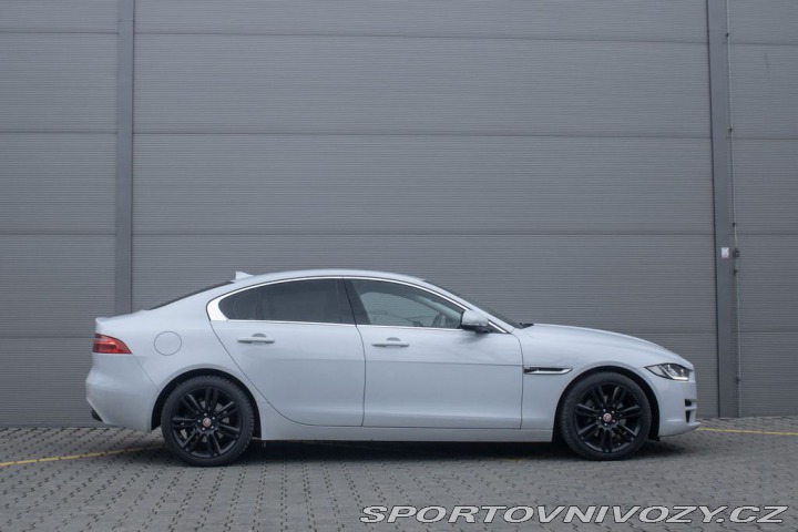 Jaguar XE Akontace od 0% 2015