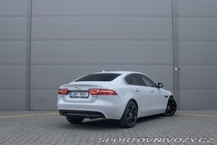 Jaguar XE Akontace od 0% 2015