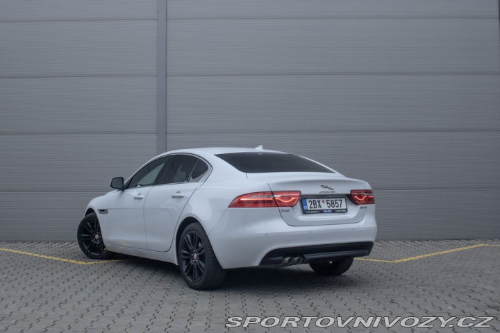 Jaguar XE Akontace od 0% 2015
