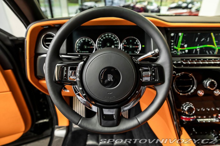 Rolls Royce Cullinan  1800