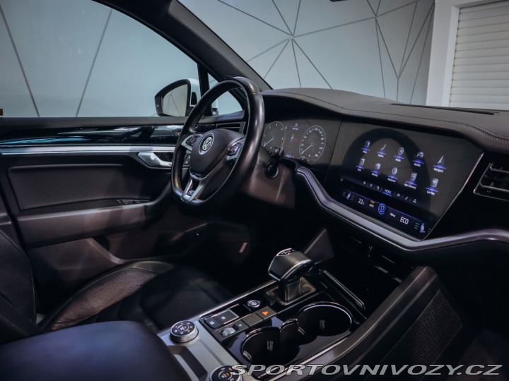 Volkswagen Ostatní modely Touareg 3.0TDI V6 R-line 210 kW * 2018