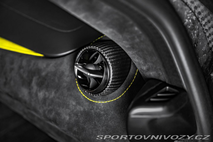 McLaren 750S Coupe 2024