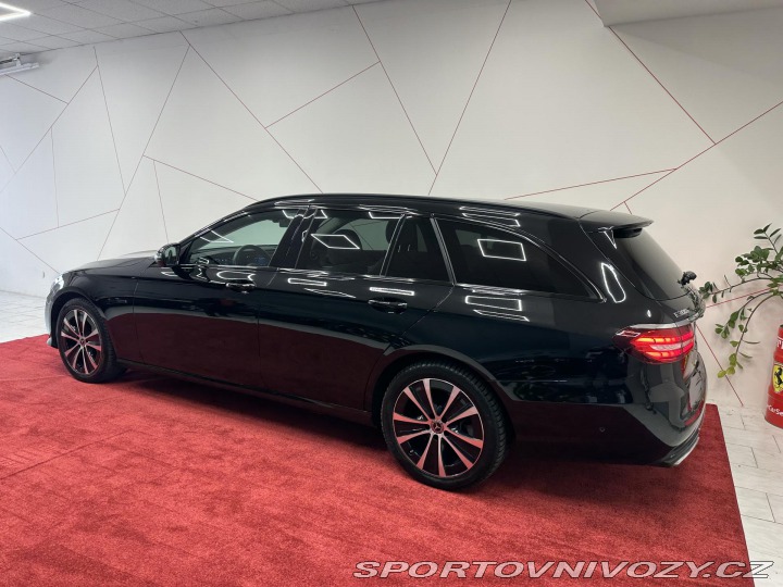 Mercedes-Benz E E300e*LED*TAŽNÉ*DIGI COCK 2021