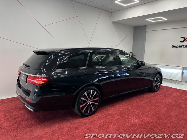 Mercedes-Benz E E300e*LED*TAŽNÉ*DIGI COCK 2021
