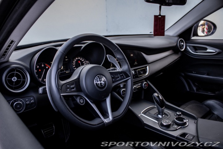 Alfa Romeo Giulia 2.0TBi MultiAir 200k AT 2018