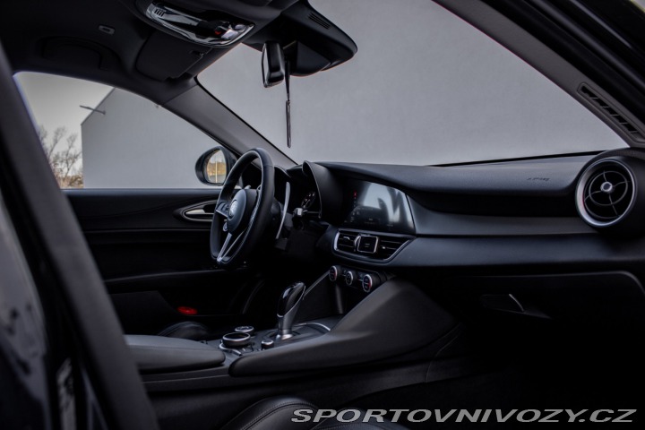 Alfa Romeo Giulia 2.0TBi MultiAir 200k AT 2018