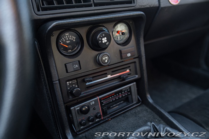 Porsche 924 1983