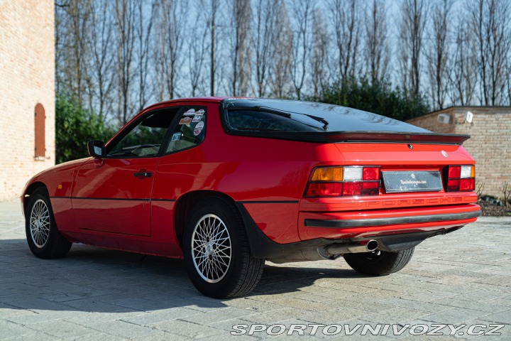 Porsche 924 1983