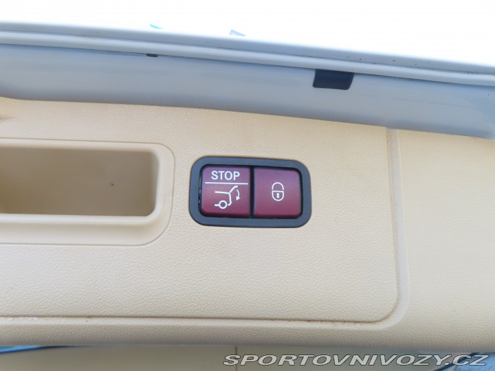 Mercedes-Benz Ostatní modely R R 500 4MATIC 2008
