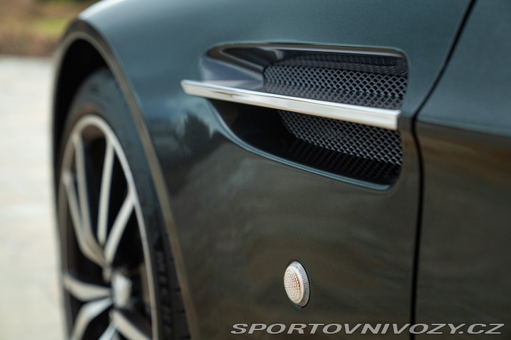 Aston Martin Vantage S 2013