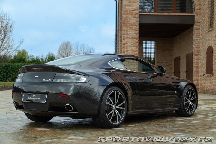 Aston Martin Vantage S 2013