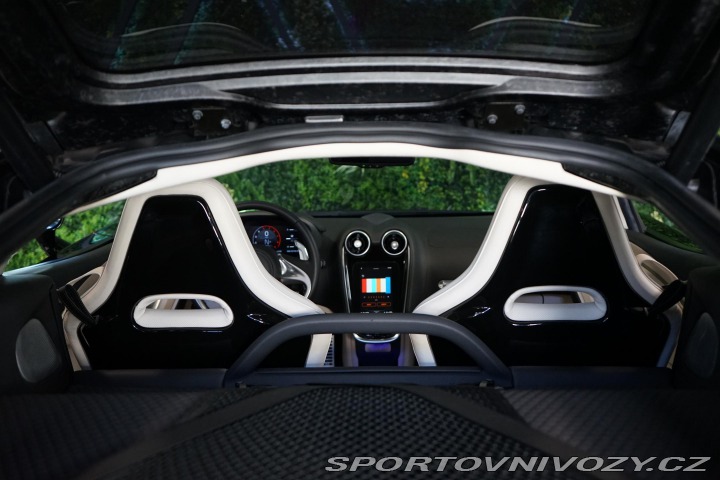 McLaren GT Lift B&W LED Záruka 2023