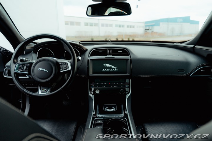 Jaguar XE 2016